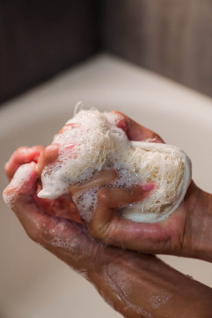 Taking a bath in early labor